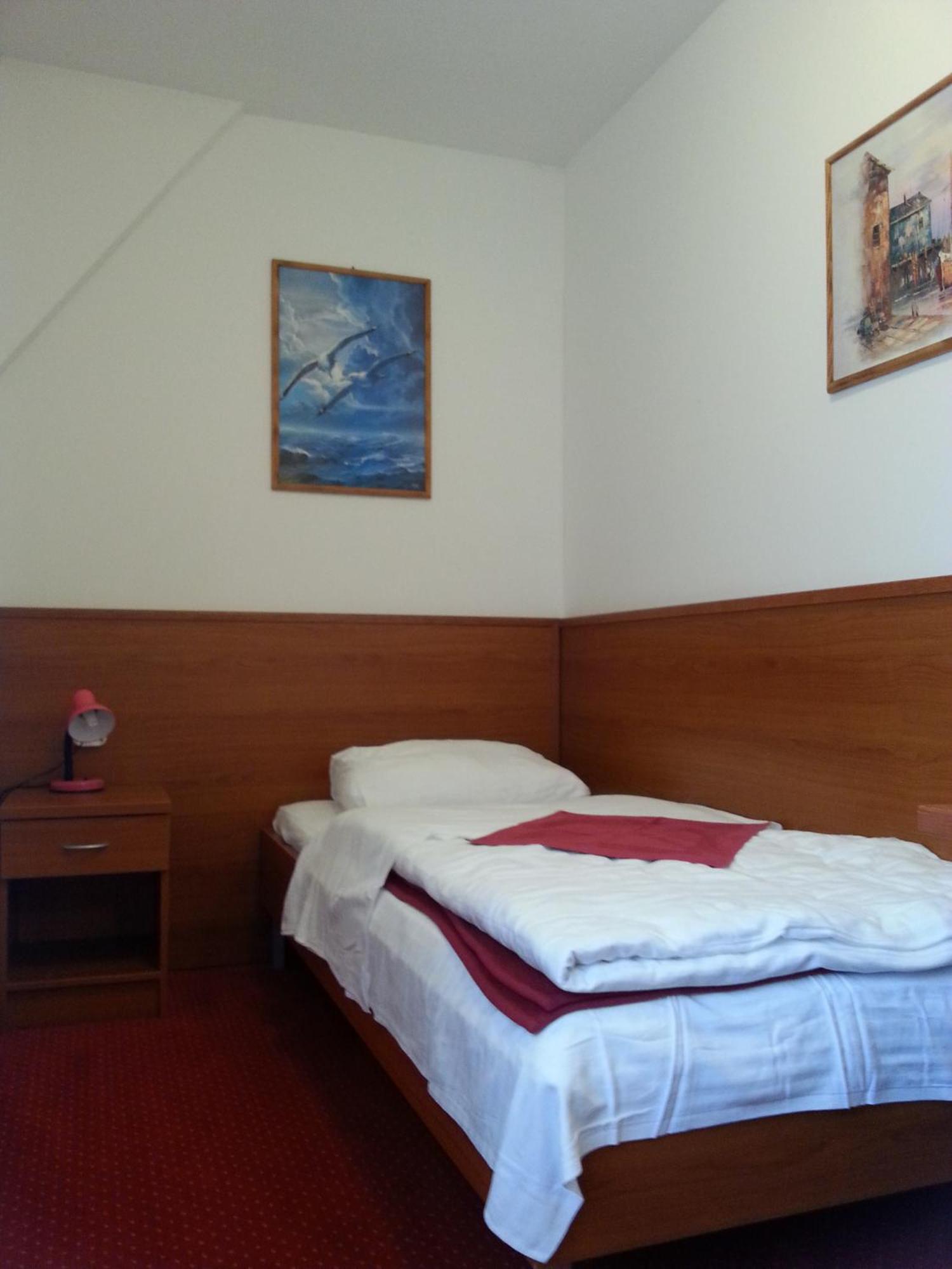 Hotel Mirni Kutak Оточац Номер фото